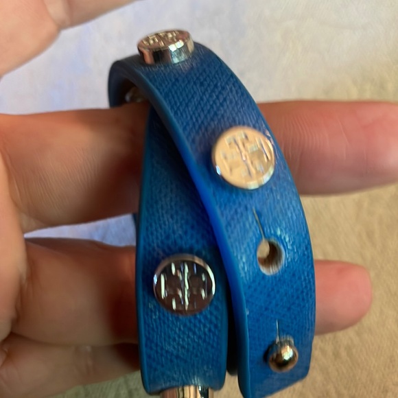 Tory Burch Royal Parrot Blue Textured Double Wrap Bracelet NWT - Picture 4 of 6